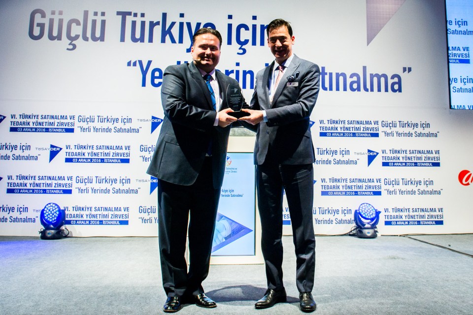 serkan uygur ödül.jpg