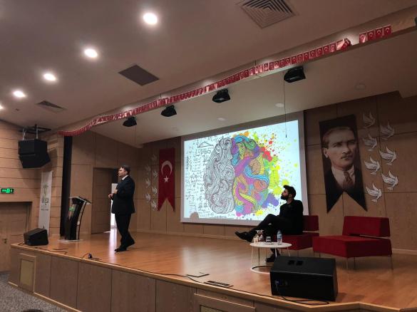 Konferanstan kareler.